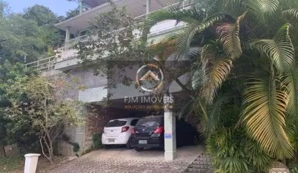 FJM Imóveis vende: Casa no condomínio Grotão em Itaipu, Niterói: 4 Suítes, 300m² - R$1.570.000
