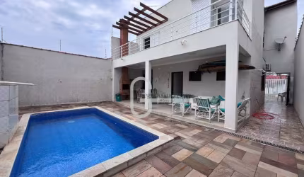 Casa sobrado a 150m da praia com 4 dormitórios à venda, 280 m² por R$ 670.000 - Estância São José - Peruíbe/SP