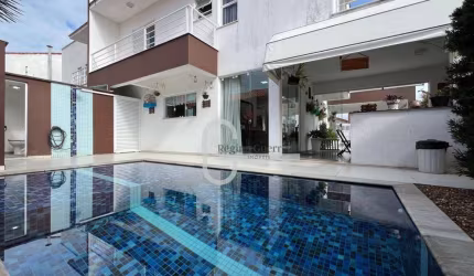 Casa com 4 dormitórios à venda, 225 m² por R$ 1.020.000,00 - Jardim Imperador - Peruíbe/SP