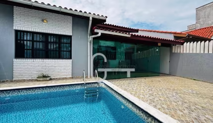 Casa com 3 dormitórios à venda, 150 m² por R$ 690.000,00 - Estância São José - Peruíbe/SP