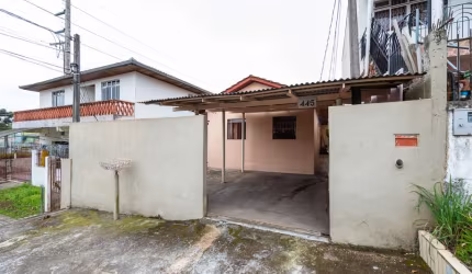Casa térrea com 2 quartos próximo a Praça dos 300 no Sítio Cercado