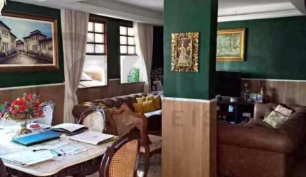Casa Para Vender com 4 quartos 2 suítes no bairro Grageru em Aracaju