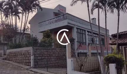 Casa Financiável com 4 dormitórios a 500m da Praia em Ingleses!
