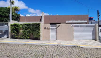 Excelente casa de rua para venda com 03 suítes, 200m² em Candelária, Natal/RN