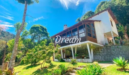 Casa com 3 dormitórios à venda, 300 m² por R$ 1.800.000,00 - Albuquerque - Teresópolis/RJ