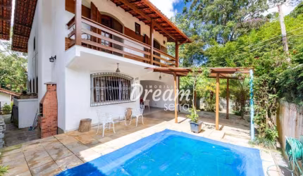 Casa com 4 dormitórios à venda, 220 m² por R$ 820.000,00 - Parque do Ingá - Teresópolis/RJ