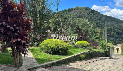 Casa com 3 dormitórios à venda, 232 m² por R$ 850.000,00 - Cascata dos Amores - Teresópolis/RJ