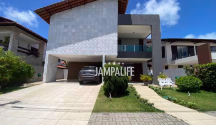 Linda casa em Condomínio Fechado