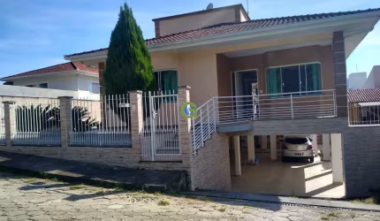 Aconchegante imóvel localizado no Centro de Santo Amaro da Imperatriz.
