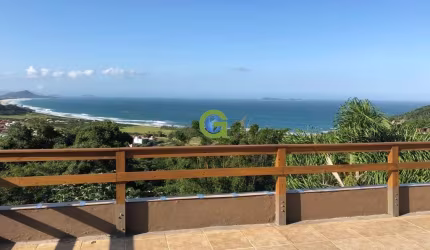 Excelente oportunidade de adquirir uma casa na encantadora Praia da Gamboa, em G