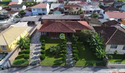 Casa a venda no bairro Fazenda Santo Antônio em São José.
