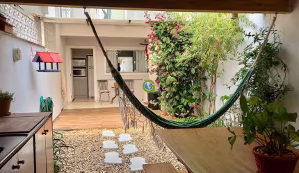 Sobrado 2 suítes à venda em São José, SC - Areias, com pátio e gourmet