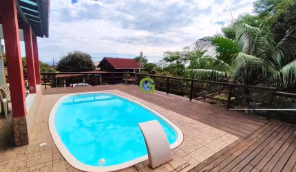Duas casas à venda na Praia da Gamboa – Com vista mar, piscina e área de lazer