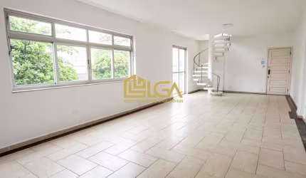 Excelente Apartamento tipo Duplex com 208m² de área útil a uma quadra (100m) da