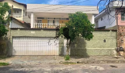 Casa de quatro quartos no bairro Santa Maria