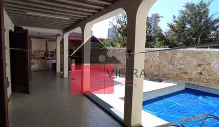 Um Mega Sobrado à venda, com 4 dormitórios, sendo 1 suíte, Piscina próximo do Parque da Aclimação,