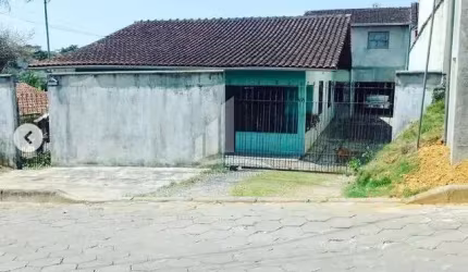 Casa Averbada com 3 quartos no Guanabara!