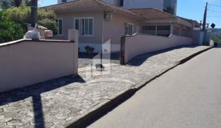 Casa Averbada a venda no bairro João Costa !!