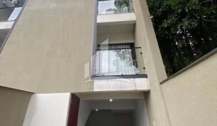 Amplo geminado a venda no bairro Santa Catarina !!
