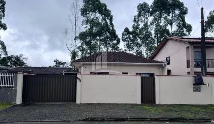 Casa 3 quartos no bairro Espinheiros!