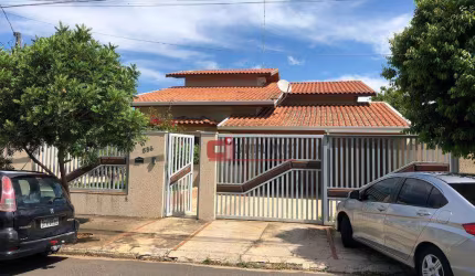 Casa com 3 dormitórios para alugar, 210 m² por R$ 4.500,00/mês - Centro - Jaguariúna/SP