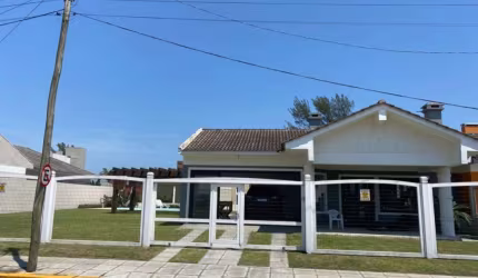 Casa em condomínio fechado com 3 quartos à venda na Rua Das Azaléias, 699, Noiva Do Mar, Xangri-Lá por R$ 1.300.000