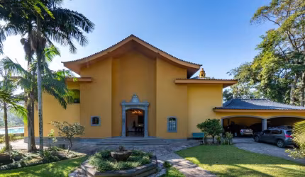 Casa no condomínio Jardim Iolanda para venda com 6 quartos, sendo 3 suítes, 1,224m²