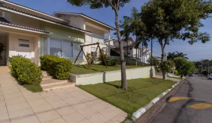 Casa no condomínio Convívio Residencial Santana Ou Arujá Ville para venda com 4 quartos, sendo 2 suítes, 360m²