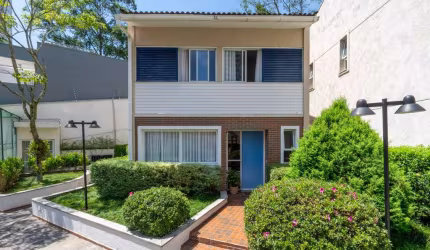 Casa no condomínio New England Condominium para venda com 4 quartos, sendo 2 suítes, 274m²