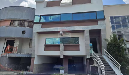 Casa de alto padrão no Condomínio Boulevard Elegance, 3 quartos com suítes, 4 vagas - Bairro Alto