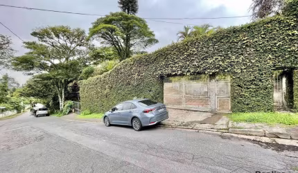 Casa com 4 dormitórios - piscina - varanda  -  Chácara São João   -  Carapicuíba