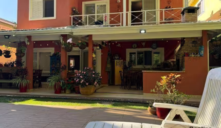 Casa à venda - 4 suítes - piscina - varanda - Chácara dos Junqueiras