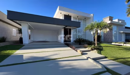 ELEGANTE RESIDENCIA MOBILIADA E DECORADA NO CONDOMINIO FECHADO MARITIMO