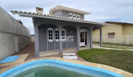 SOBRADO COM PISCINA A 60M DA PRAIA