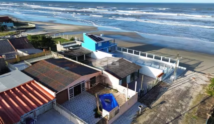 Excelente imóvel beira mar, no Centro de Balneário Pinhal.