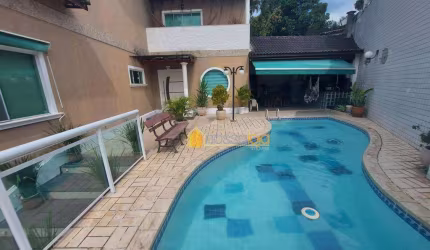 Casa Condomínio 6 Quartos, Suítes, Varanda, Piscina, Vaga 4 Carros, Maria Paulas,