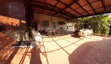 Excelente sítio de 3000m² com duas casas na Zona Sul de Porto Alegre (bairro Lageado, a 5 min do centro de Belém Novo).&lt;BR&gt;Em anexo às casas muradas há outros 3 terrenos de 600m² cada.&lt;BR&gt;