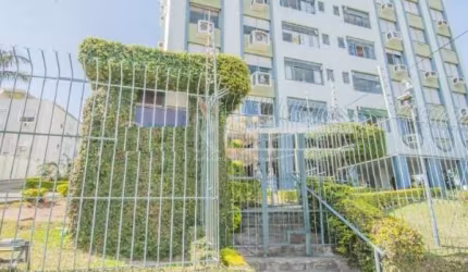 Excelente Apartamento com 3 Dormitórios, sendo 1 Suíte, Amplo Living com 2 ambientes, Cozinha, Área de Serviço com Banheiro, Dependência de Empregada, Banheiro Social. 2 Elevadores, Lindo Salão de Fes