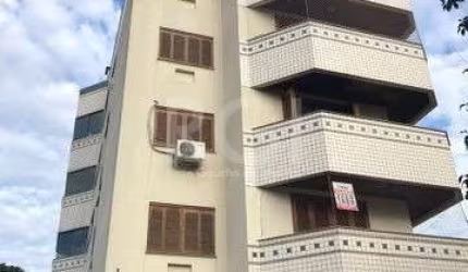 4 dormitórios, sendo 1 suíte, com banheira. Estacionamento para 2 carros. Sala 3 ambientes. Cozinha grande. Lareira, churrasqueira, gás central. Sacadas.