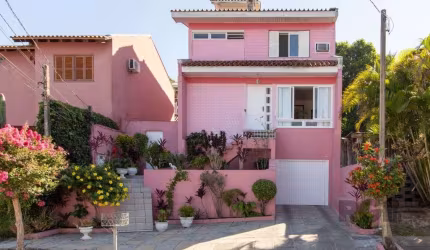 Casa no Condomínio Residencial Jardim Esplanada com 3 dormitórios 1 suíte com closet, banheiro social e 2 lavabos, lareira, lavanderia, vaga fechada para 3 carros. Salão de festas e dependência de emp