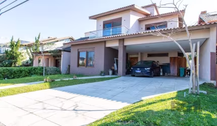 Casa com 04 suítes no Terra Ville, Porto Alegre, RS.  Residência estilo neoclássica, de fundos para lago, tudo isso em um dos melhores e mais elegantes condomínios. Está linda residência contém tudo q