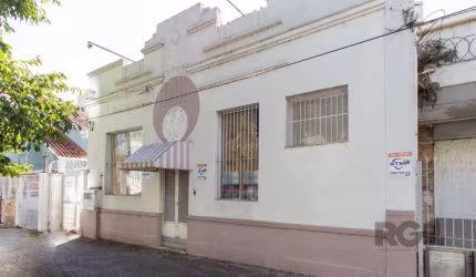Casa comercial com aproximadamente 157m² privativos, com salas amplas, 2 banheiros, e estacionamento exclusivo para 5 vagas. Localização excelente, situada no coração do bairro Menino Deus, próxima da