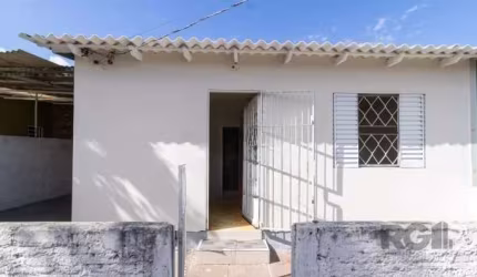 CASA 2 DORMITÓRIO | MEDIANEIRA&lt;BR&gt;&lt;BR&gt;Casa em local calmo e familiar, com 2 dormitórios, sala, cozinha, banheiro e área de serviço com pequeno pátio.&lt;BR&gt;&lt;BR&gt;*** Não aceita pet&