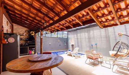 Casa de Condomínio com 3 Quartos e 3 banheiros à Venda, 250 m² por R$ 1.100.000