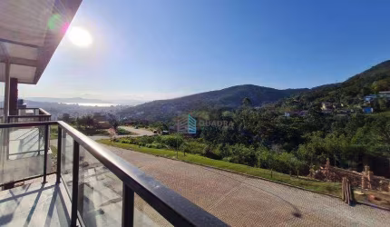 Casa à Venda com Vista para o Mar no bairro Itacorubi, Florianópolis !!