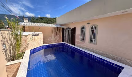 Linda casa localizada na praia do Massaguaçu - Caraguatatuba - SP.