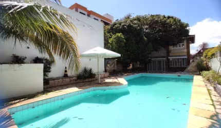 Casa na coroa do meio com piscina