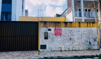 Casa a Venda com 4 quartos 2 salas e 4 vagas de garagem