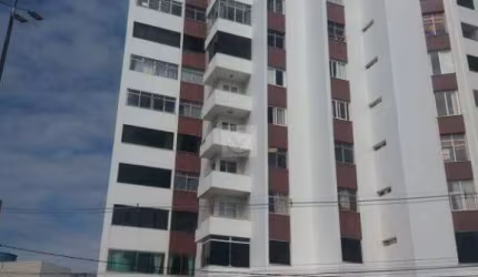 Apartamento no Edifício Iate, no bairro Treze de Julho.