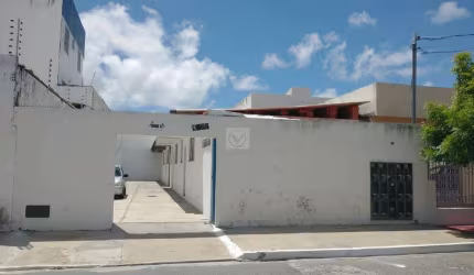 Oportunidade de Investimento: Área com 4 Quitinetes e Projeto para Construção na Parte Superior